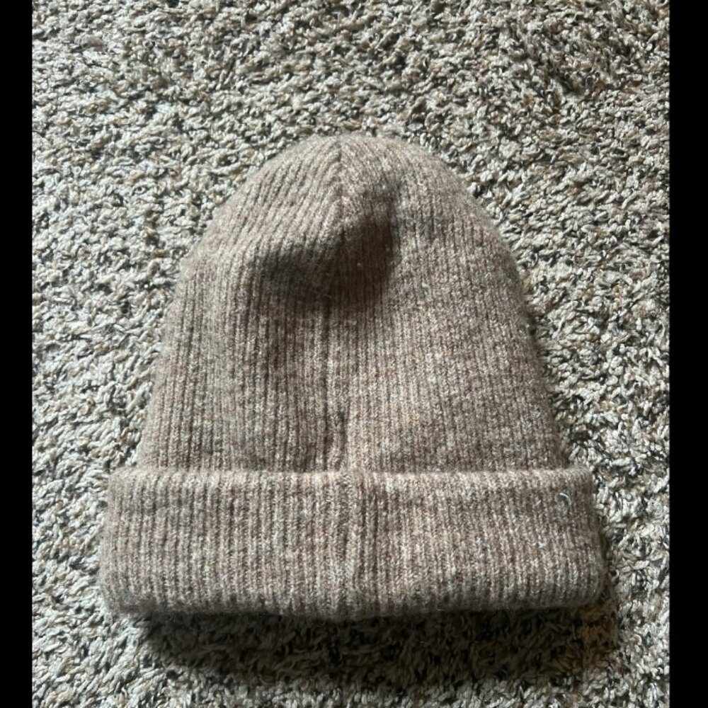 beige american eagle beanie